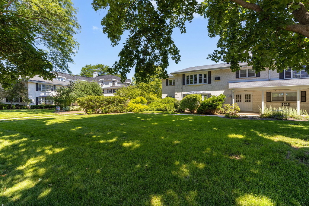 510 W Eastman Street - Photo 0