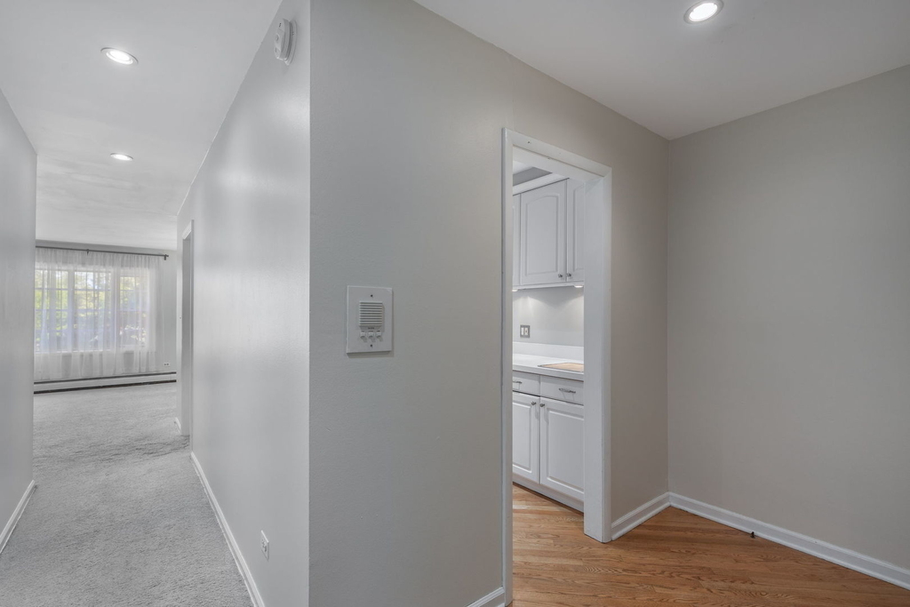 510 W Eastman Street - Photo 2