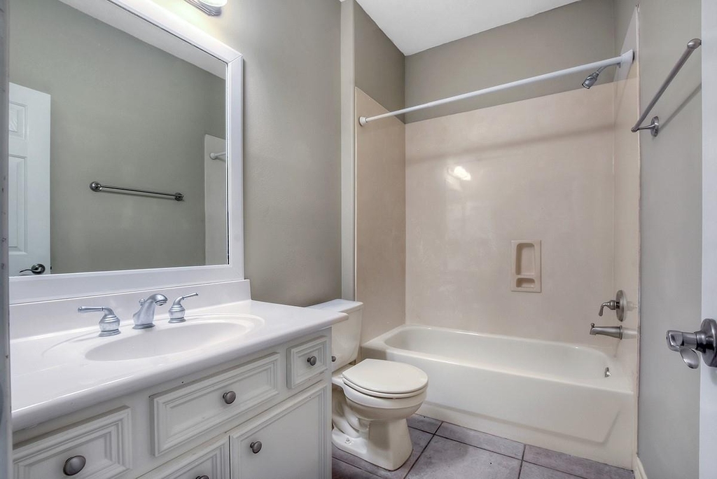 10819 Lake Windcrest - Photo 9