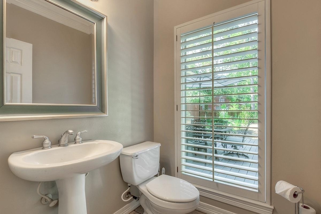10819 Lake Windcrest - Photo 18