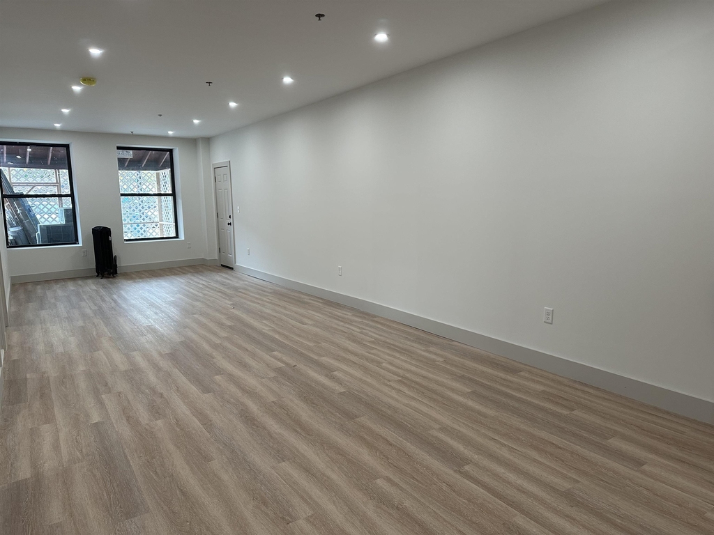 114 Main - Photo 5