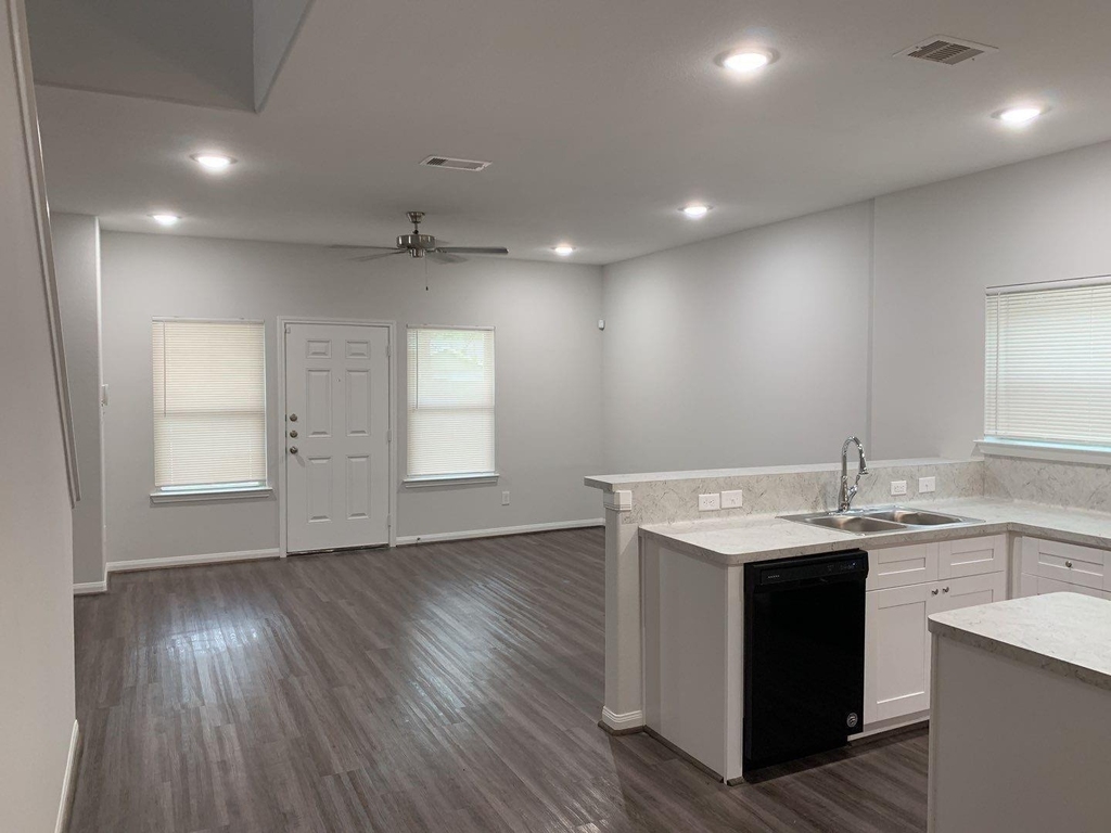 8102 Caddo - Photo 1