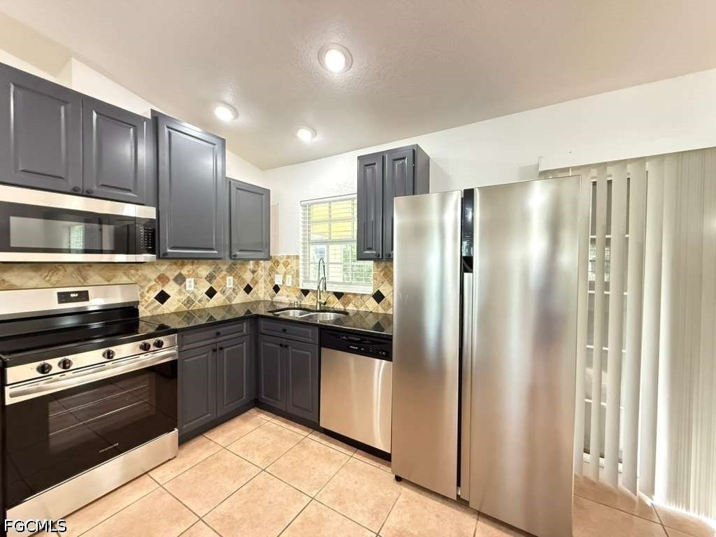 2712 Sw 2nd Avenue - Photo 4