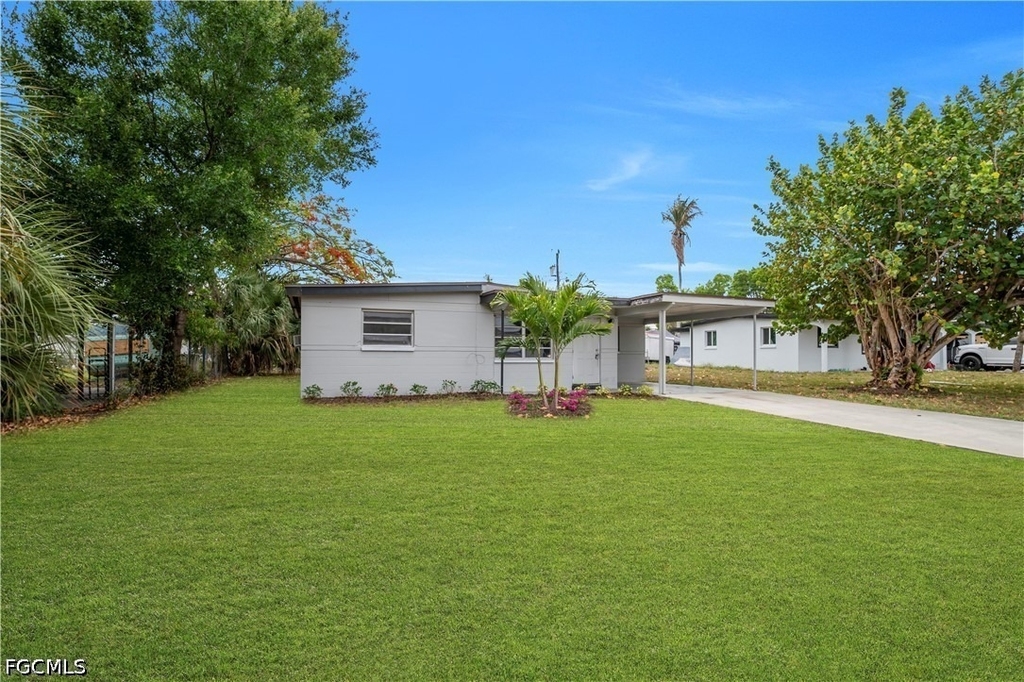 1527 Gardenia Avenue - Photo 3