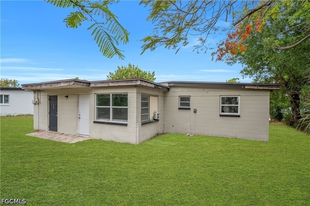 1527 Gardenia Avenue - Photo 6