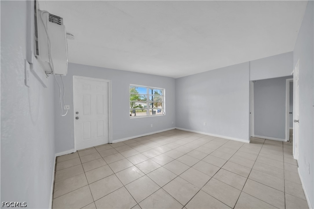 1527 Gardenia Avenue - Photo 10