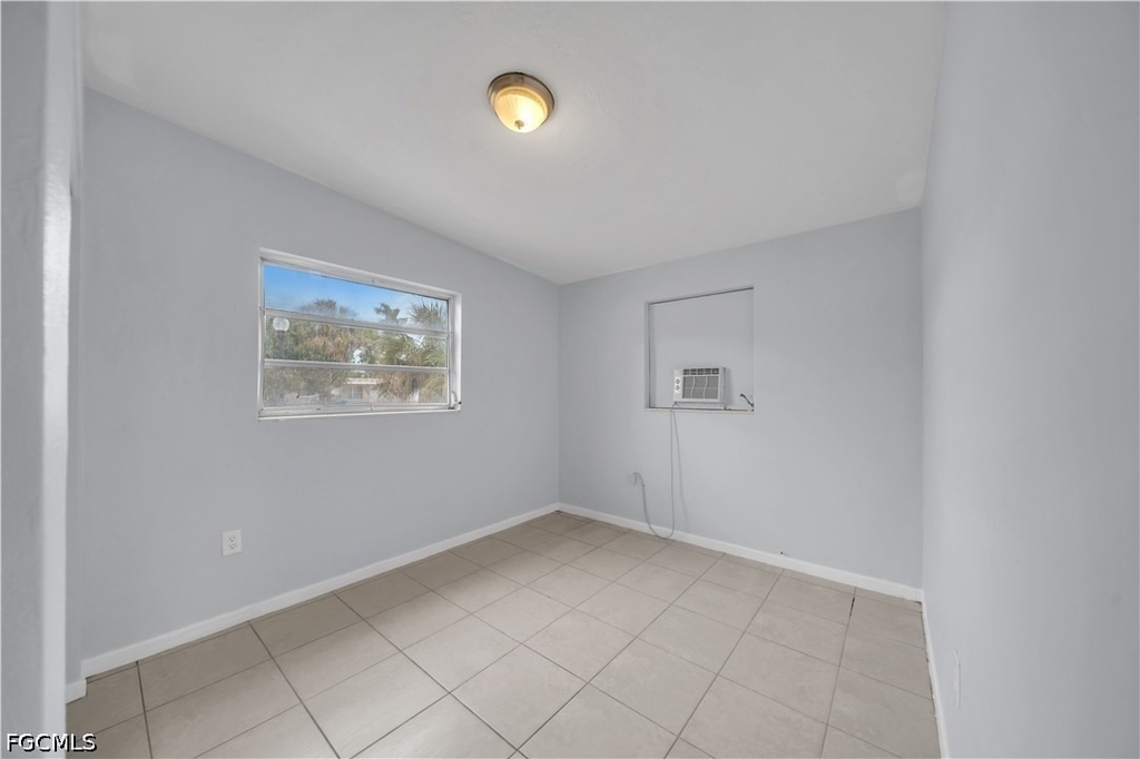 1527 Gardenia Avenue - Photo 11