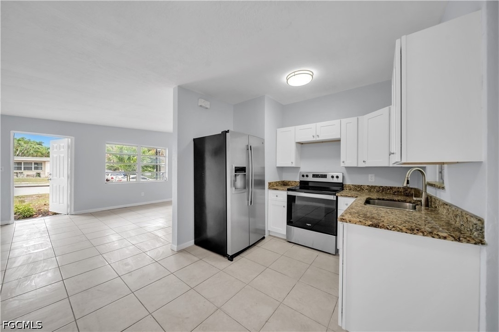 1527 Gardenia Avenue - Photo 8