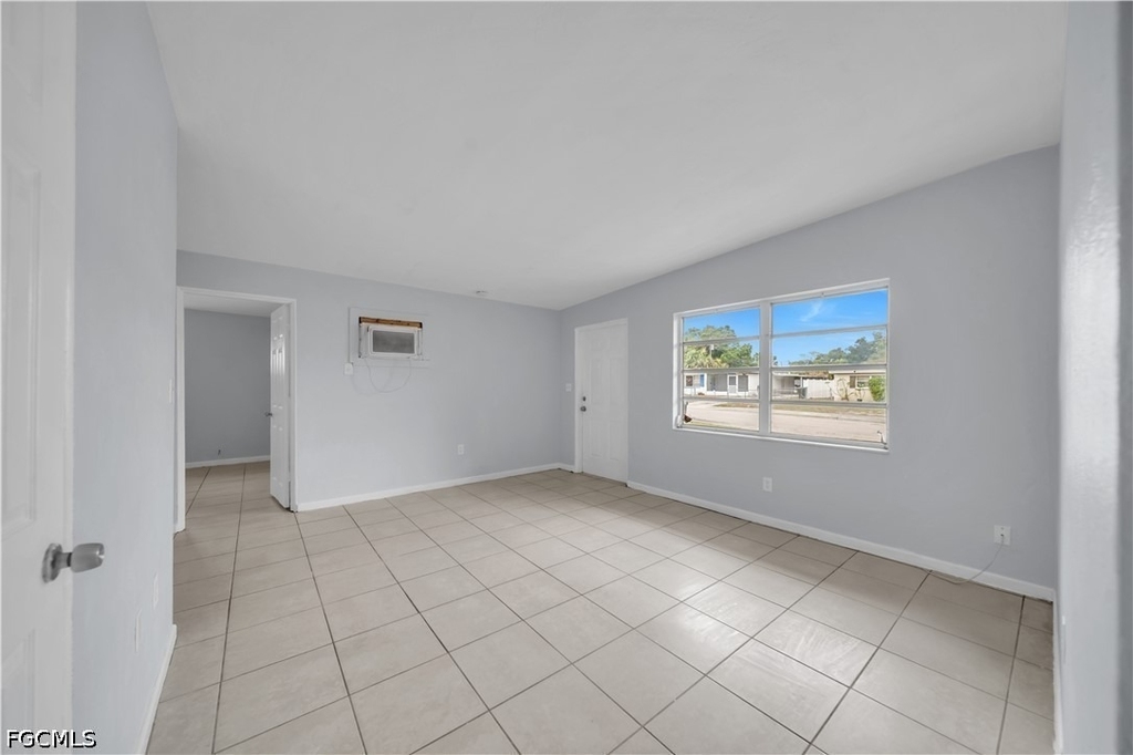 1527 Gardenia Avenue - Photo 15