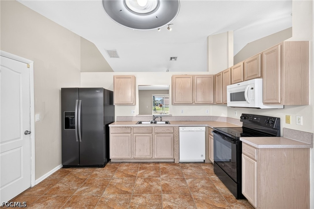 903 Se 5th Avenue - Photo 9