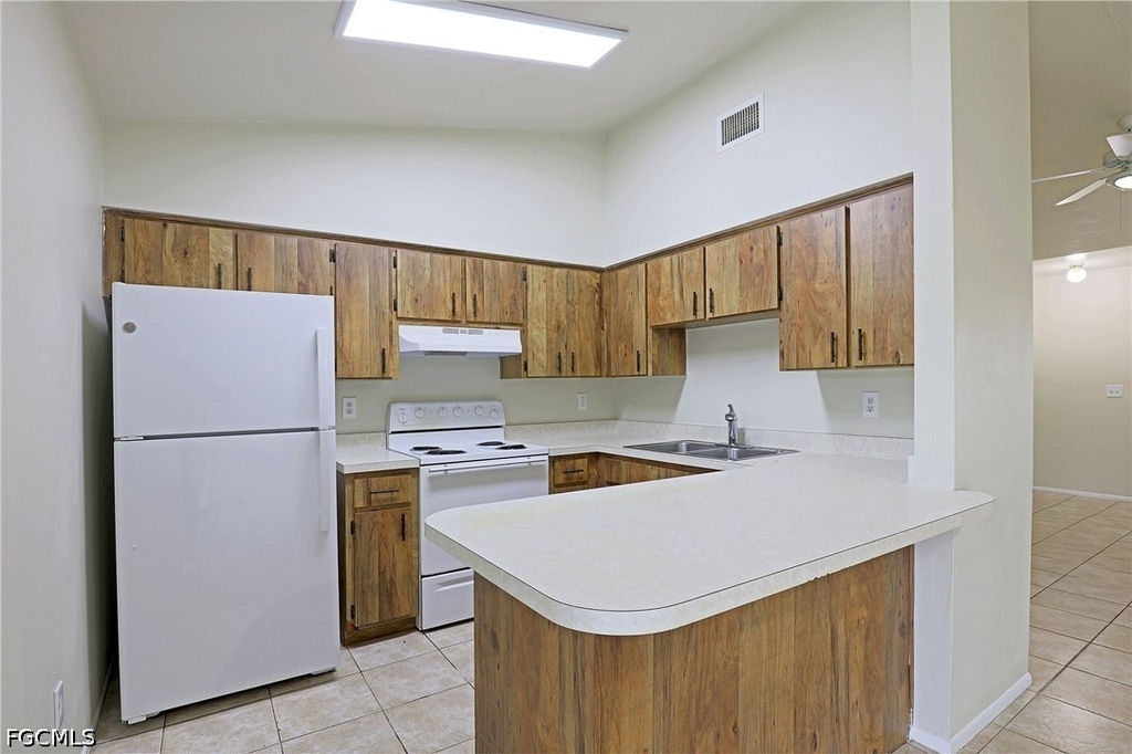 4417 Sw Santa Barbara Place - Photo 1