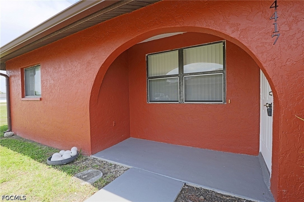 4417 Sw Santa Barbara Place - Photo 0