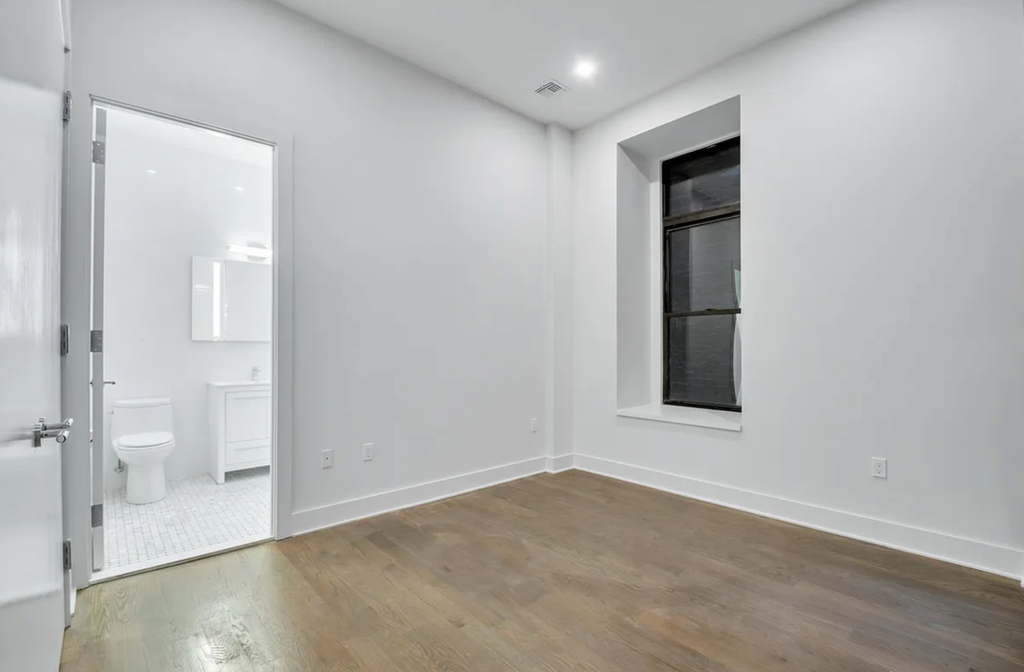 Madison Avenue - Photo 3