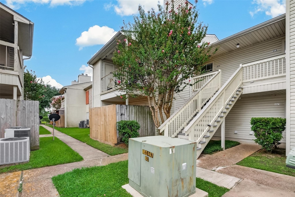 7600 Emmett F Lowry Expressway - Photo 24