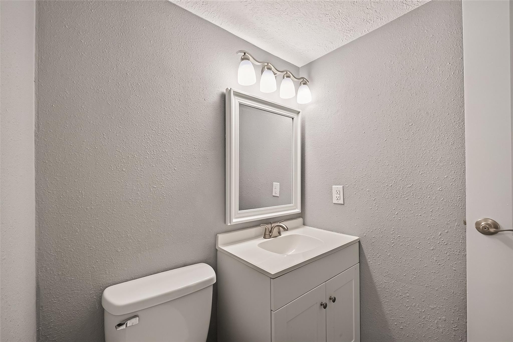7600 Emmett F Lowry Expressway - Photo 12