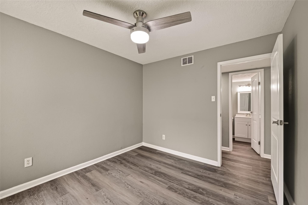 7600 Emmett F Lowry Expressway - Photo 17