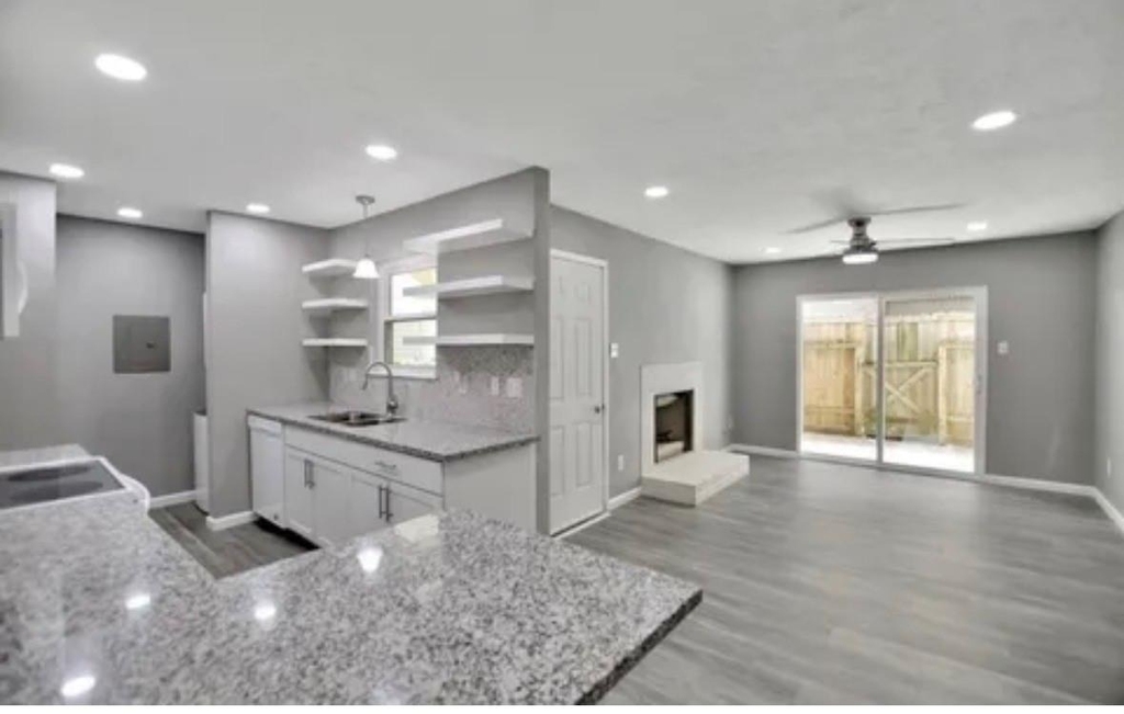 7600 Emmett F Lowry Expressway - Photo 5