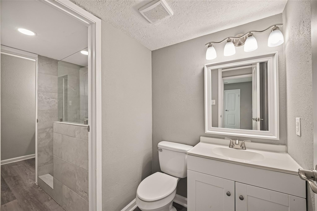 7600 Emmett F Lowry Expressway - Photo 19