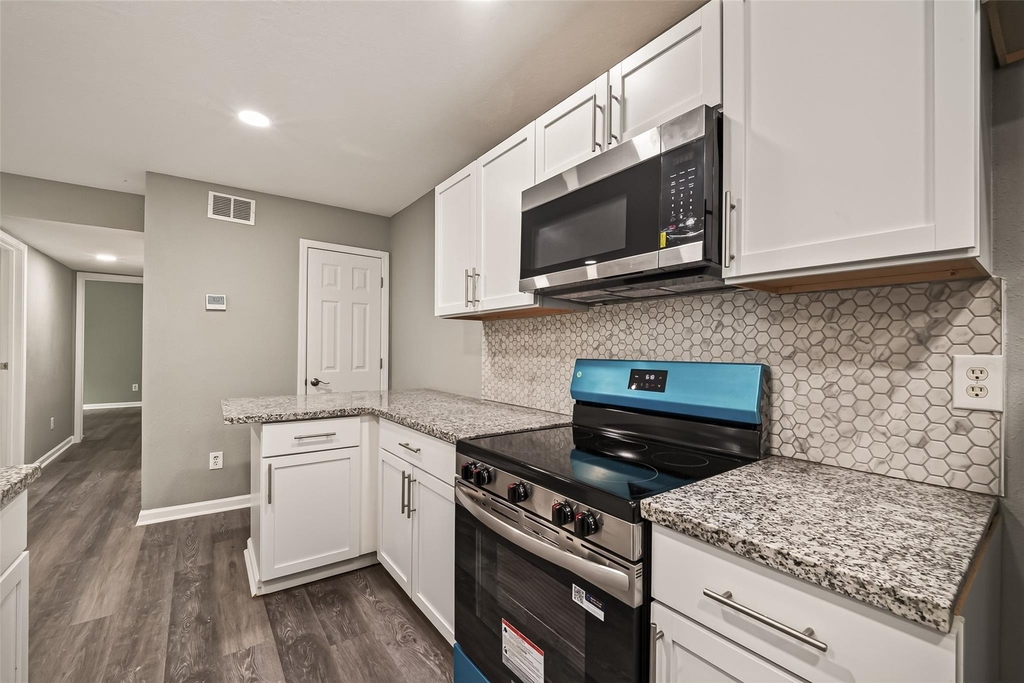 7600 Emmett F Lowry Expressway - Photo 21