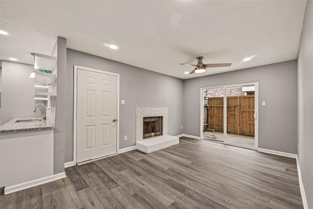 7600 Emmett F Lowry Expressway - Photo 9