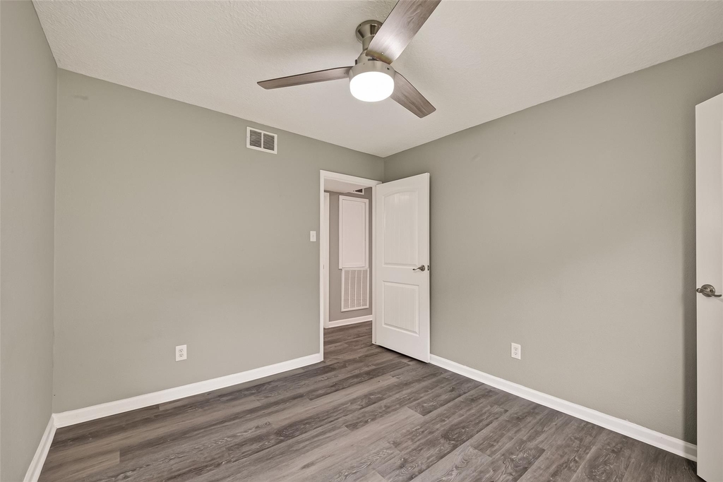 7600 Emmett F Lowry Expressway - Photo 18