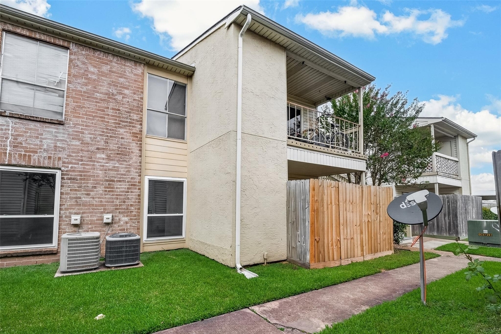 7600 Emmett F Lowry Expressway - Photo 26