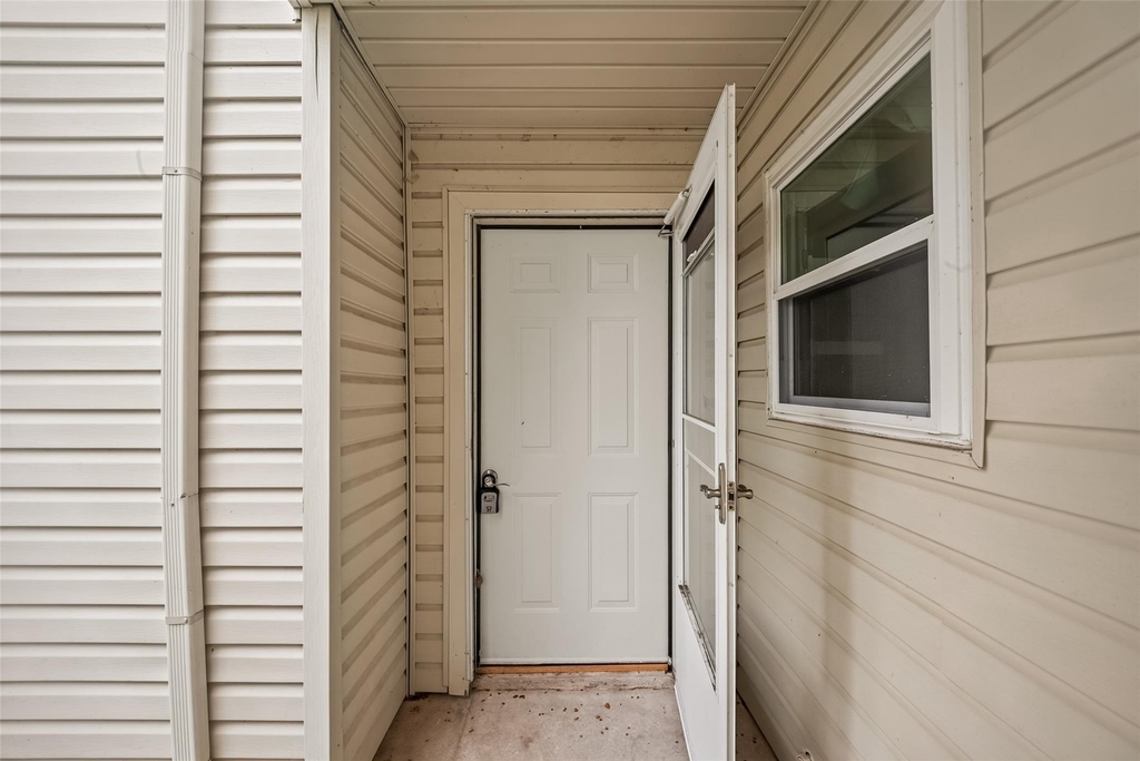 7600 Emmett F Lowry Expressway - Photo 2