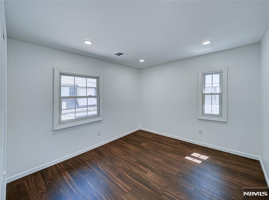 217 Heywood - Photo 9