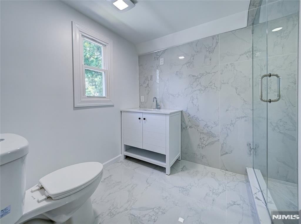 217 Heywood - Photo 17