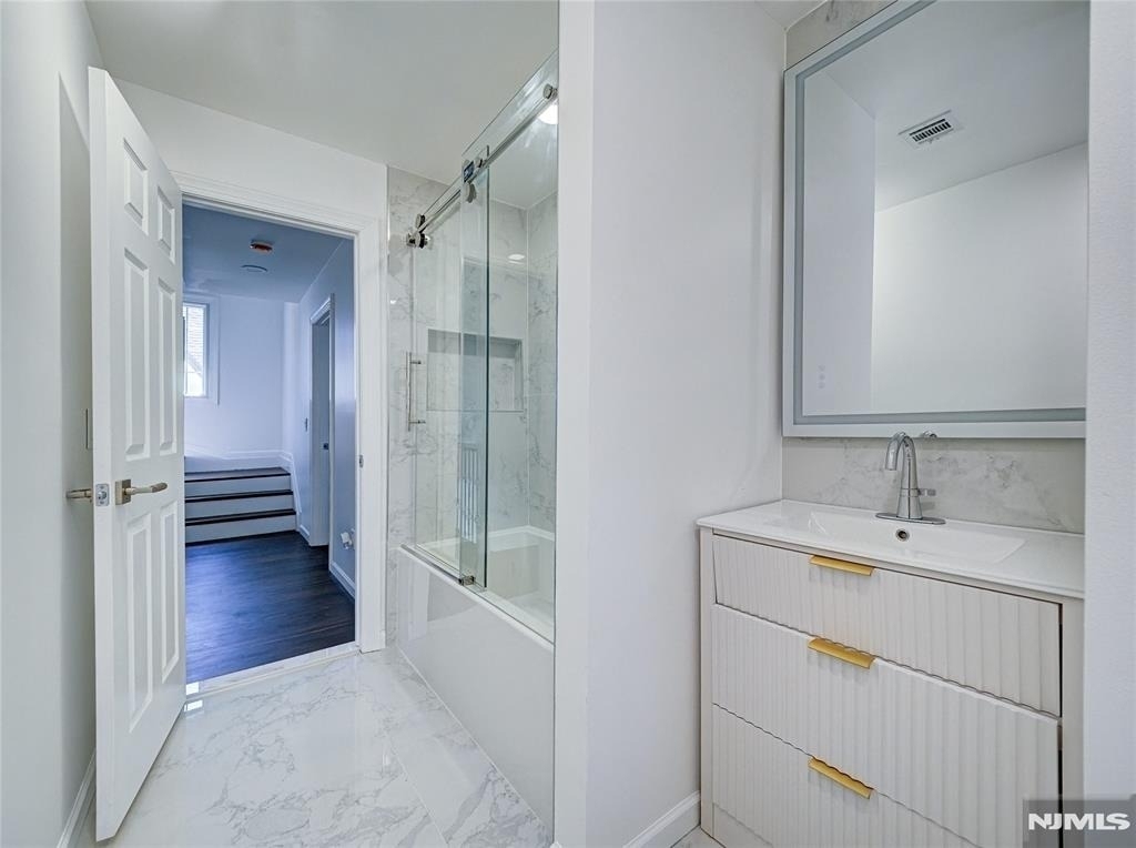 217 Heywood - Photo 15