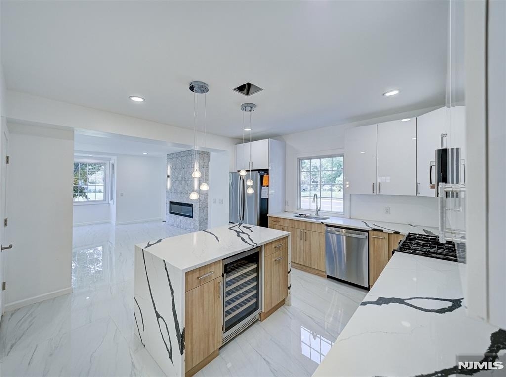 217 Heywood - Photo 3