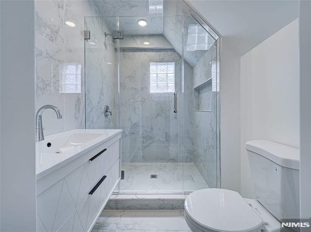 217 Heywood - Photo 16