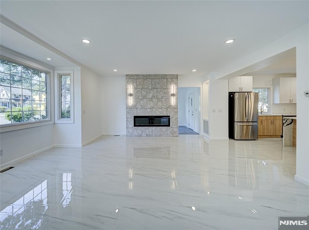 217 Heywood - Photo 1