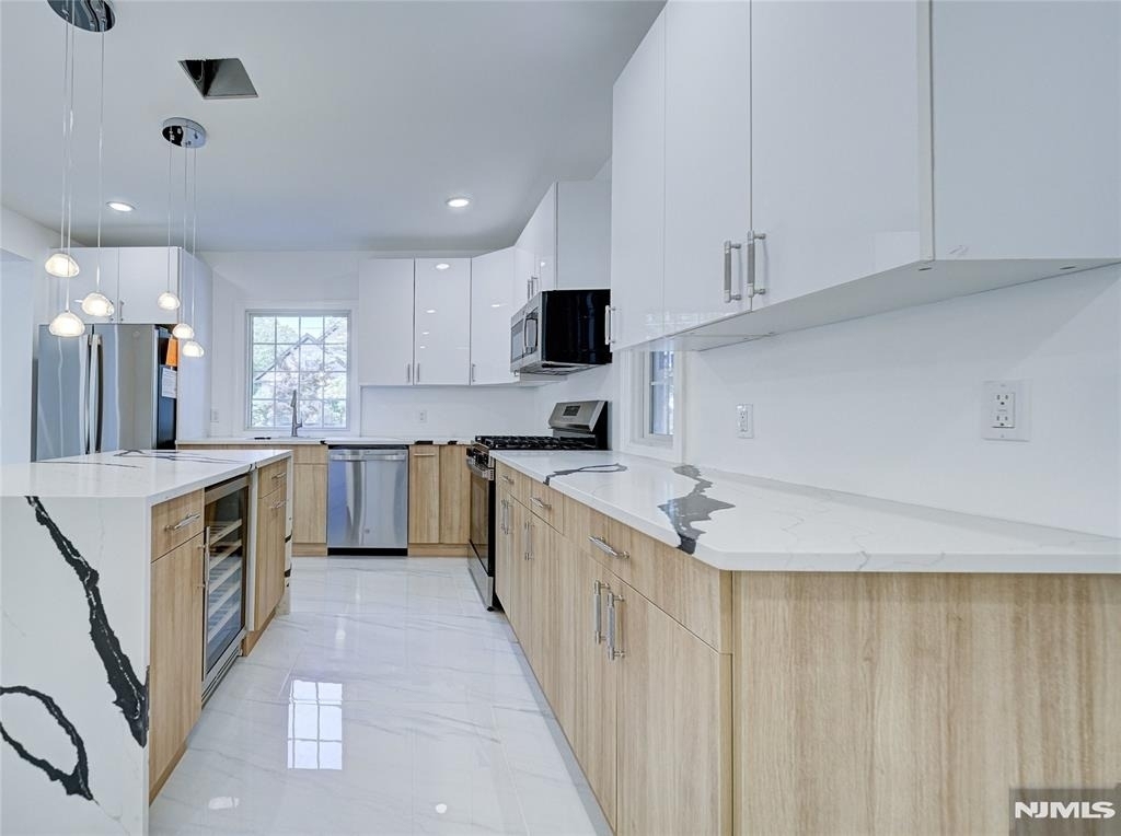 217 Heywood - Photo 4