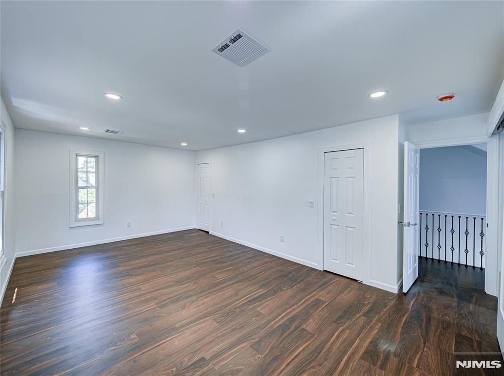 217 Heywood - Photo 8