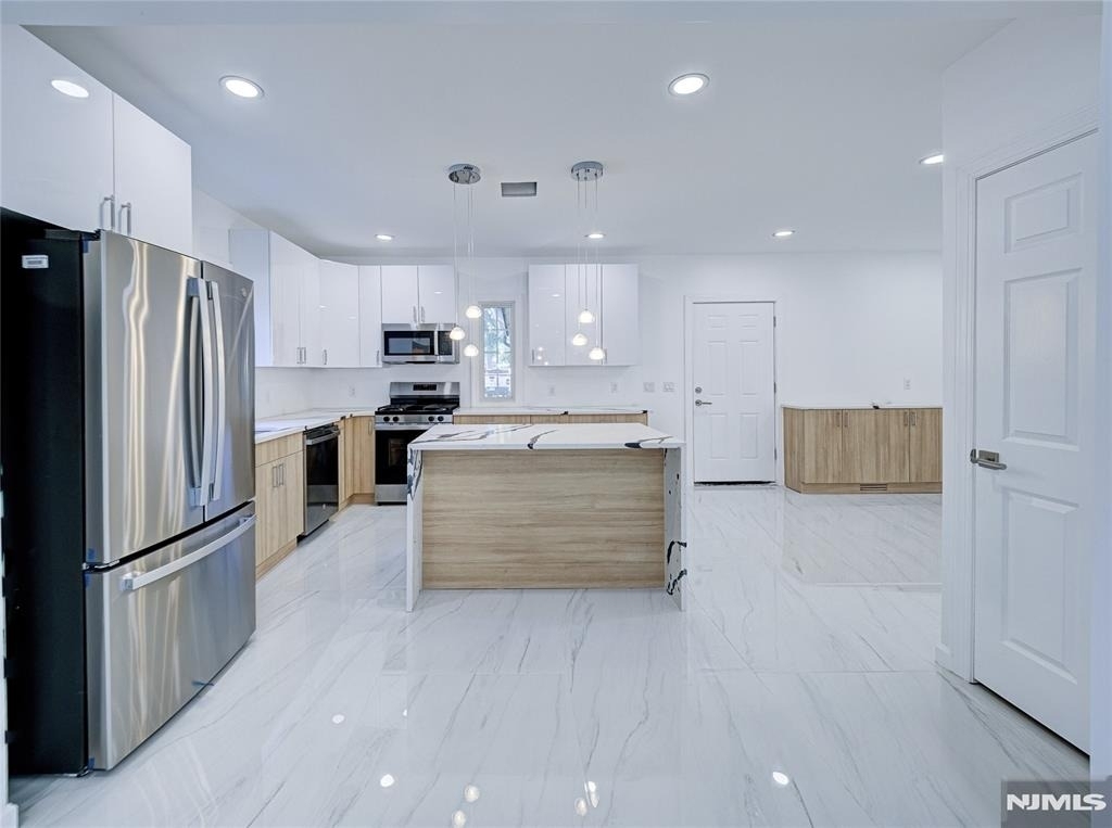 217 Heywood - Photo 5