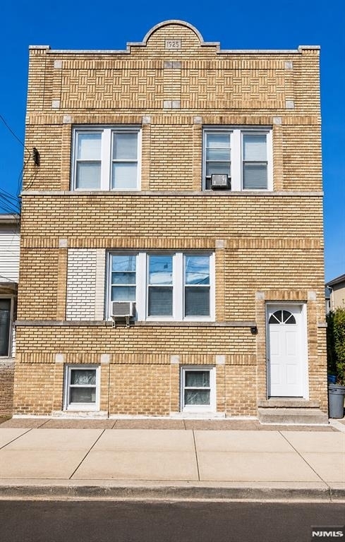 11 Westervelt - Photo 0