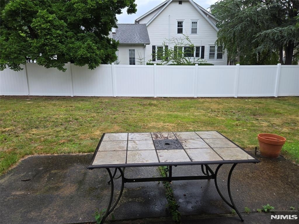 217 Rockland - Photo 15