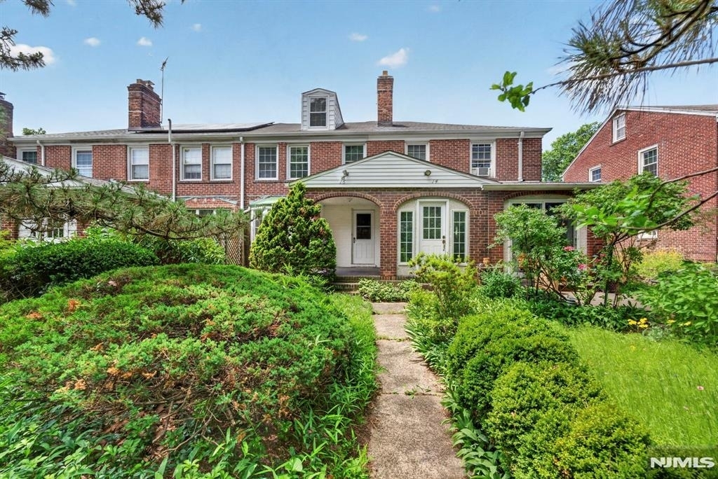 16 Randolph - Photo 0