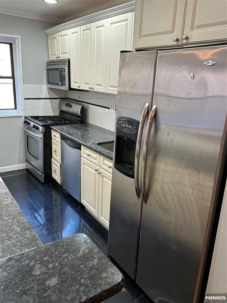 212 Prospect - Photo 3