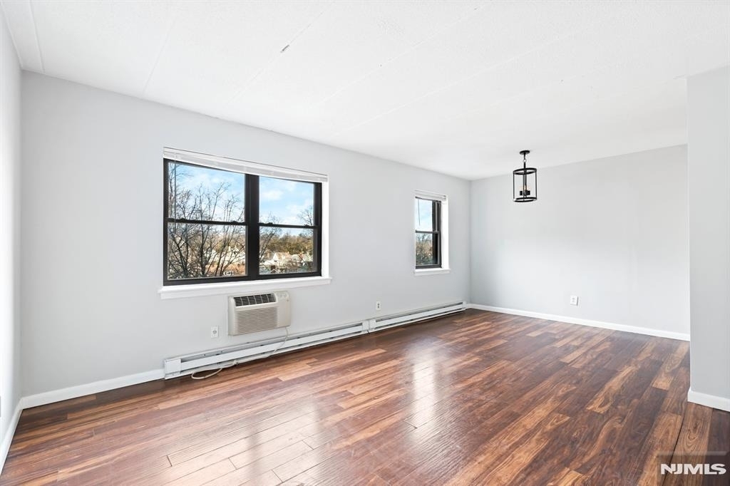 300 Lookout - Photo 1