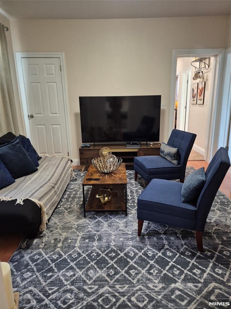 44 King - Photo 1