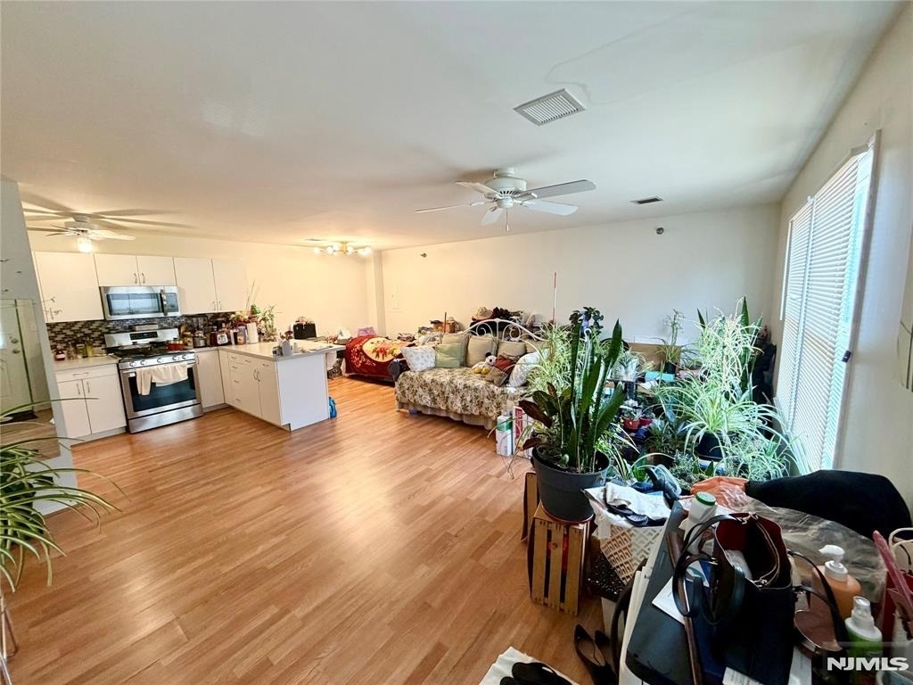336 Bloomfield - Photo 0