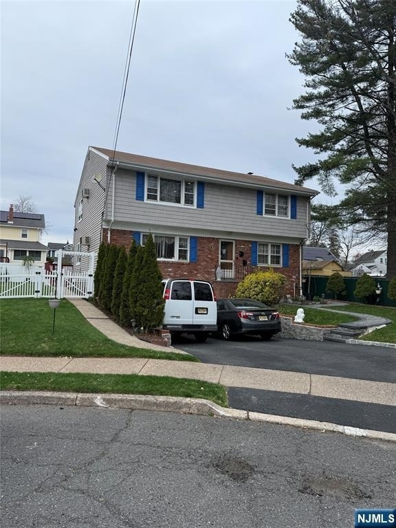 41 Coyne - Photo 0
