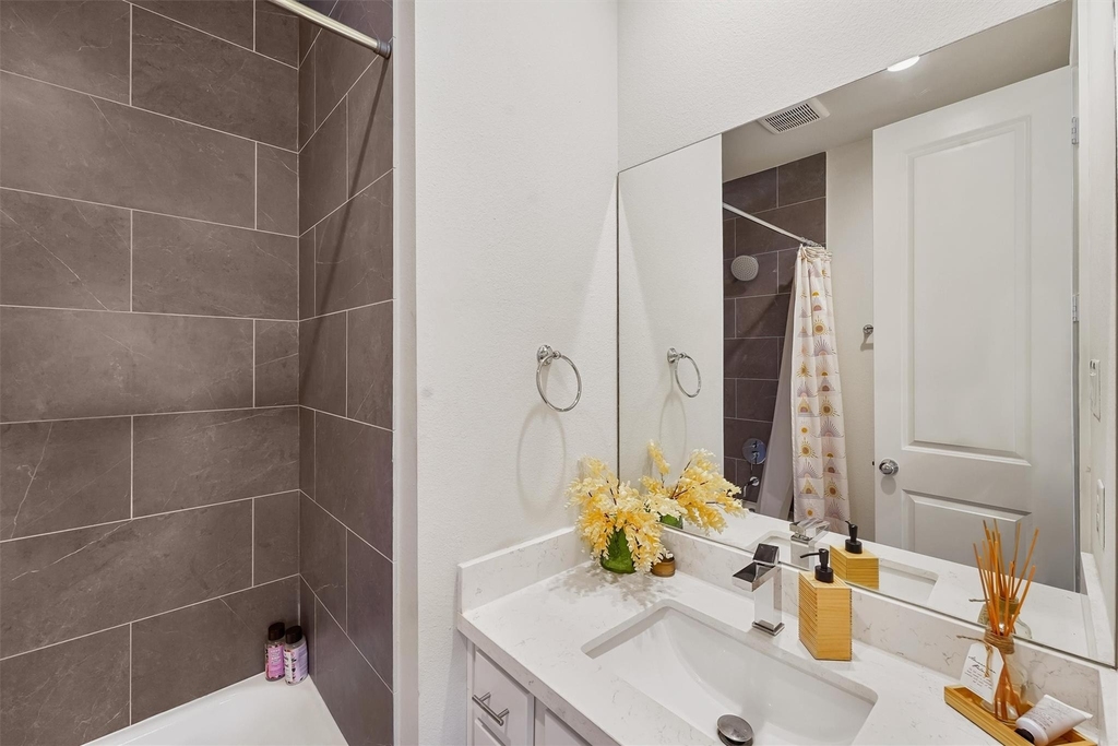 5209 Allen Street - Photo 4