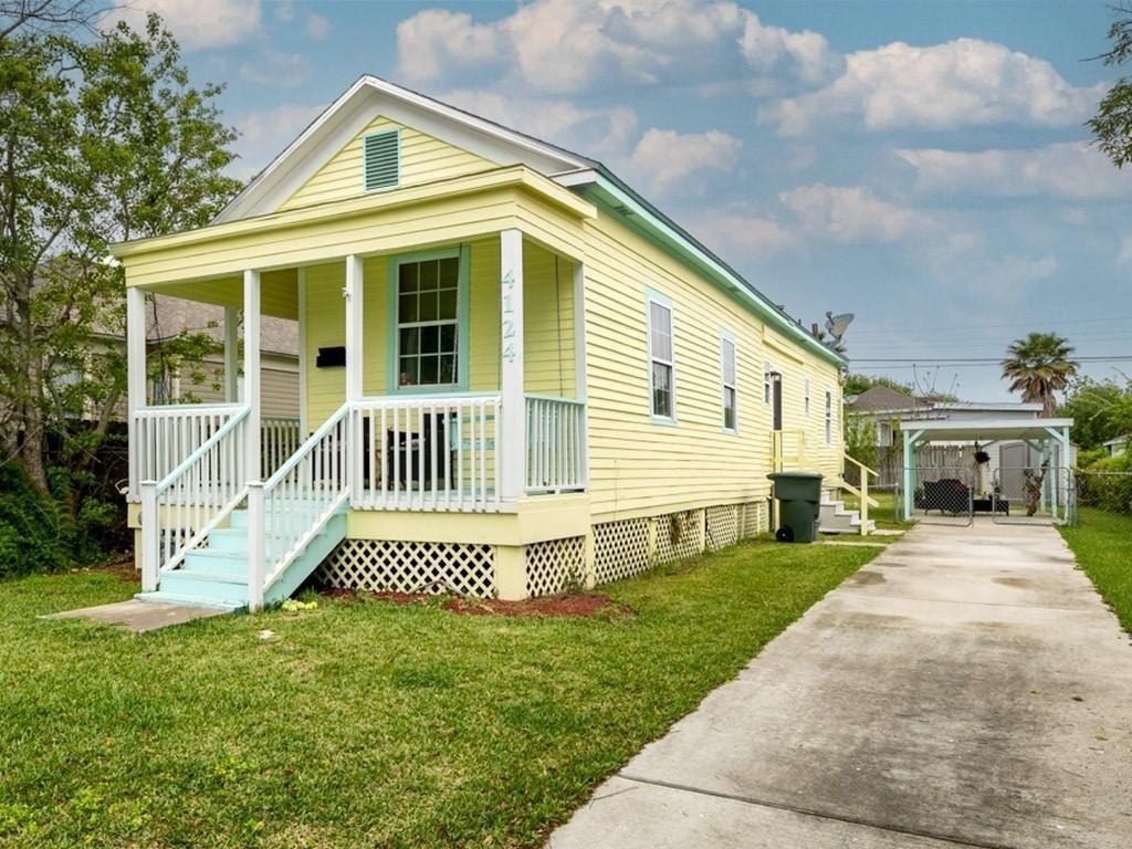 4124 Avenue M 1/2 - Photo 1