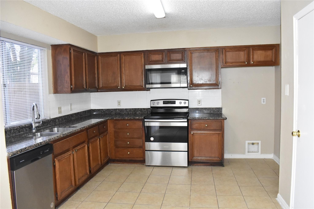 8903 Kalewood Drive - Photo 13
