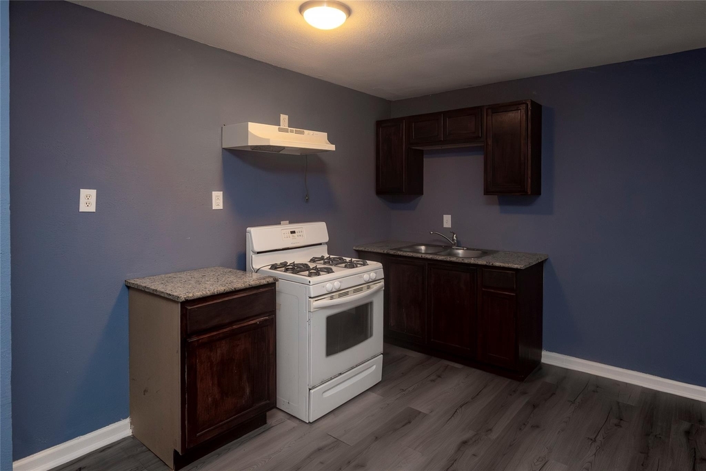 716 Hargest Street - Photo 2