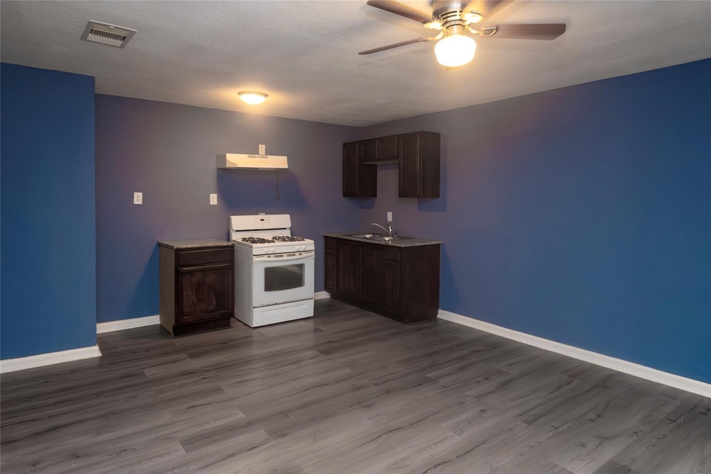 716 Hargest Street - Photo 1