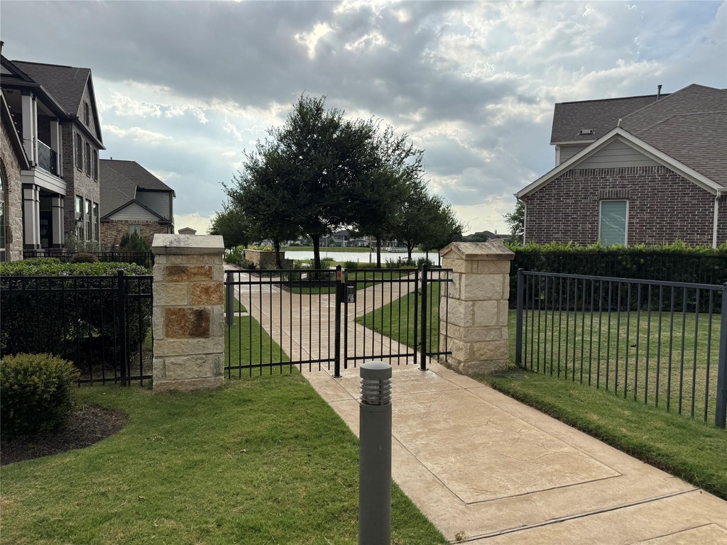 18225 Crystal Knoll Drive - Photo 8